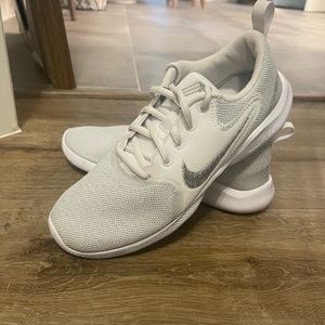 Nike Women's Flex Experience Run 10 Running Shoes